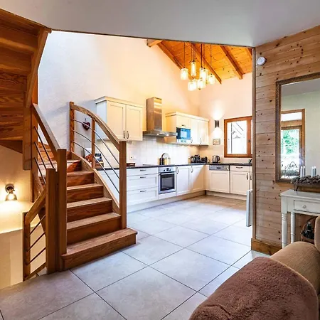 Holiday home Abricotine, Sleeps 10, Hot Tub