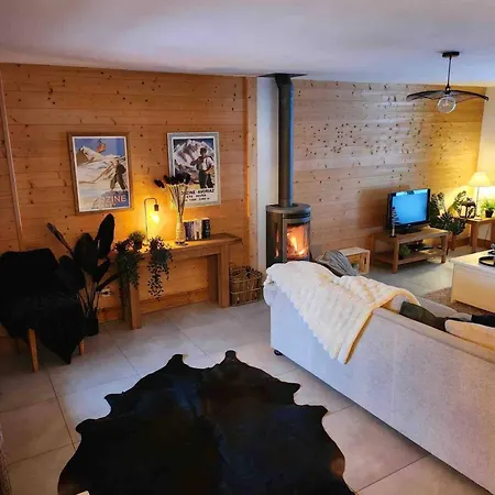 Abricotine, Sleeps 10, Hot Tub