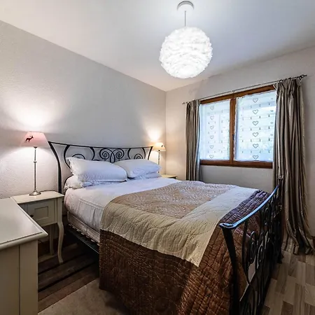 Holiday home Abricotine, Sleeps 10, Hot Tub